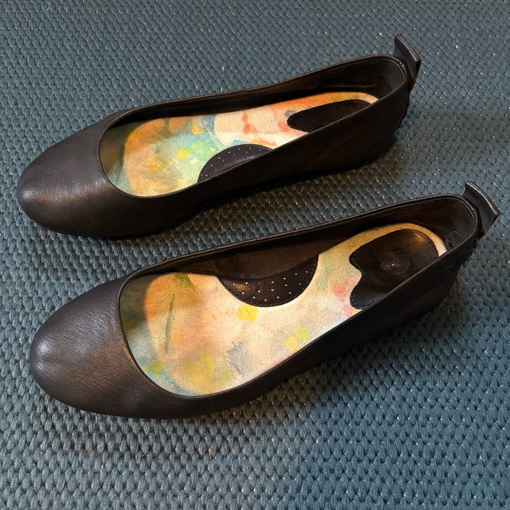Born Leather Ballet Flats